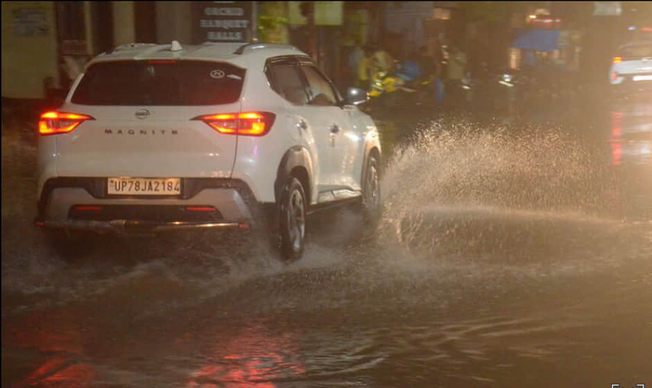 Kanpur: Streets and lanes flooded after 90 minutes of rain