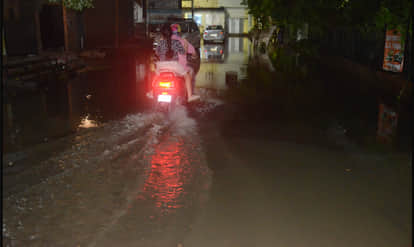 Kanpur: Streets and lanes flooded after 90 minutes of rain