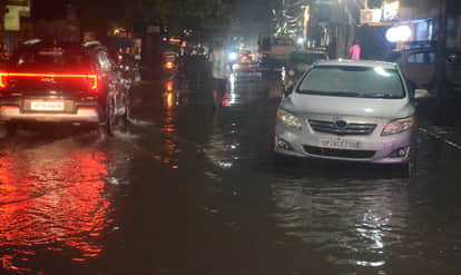 Kanpur: Streets and lanes flooded after 90 minutes of rain