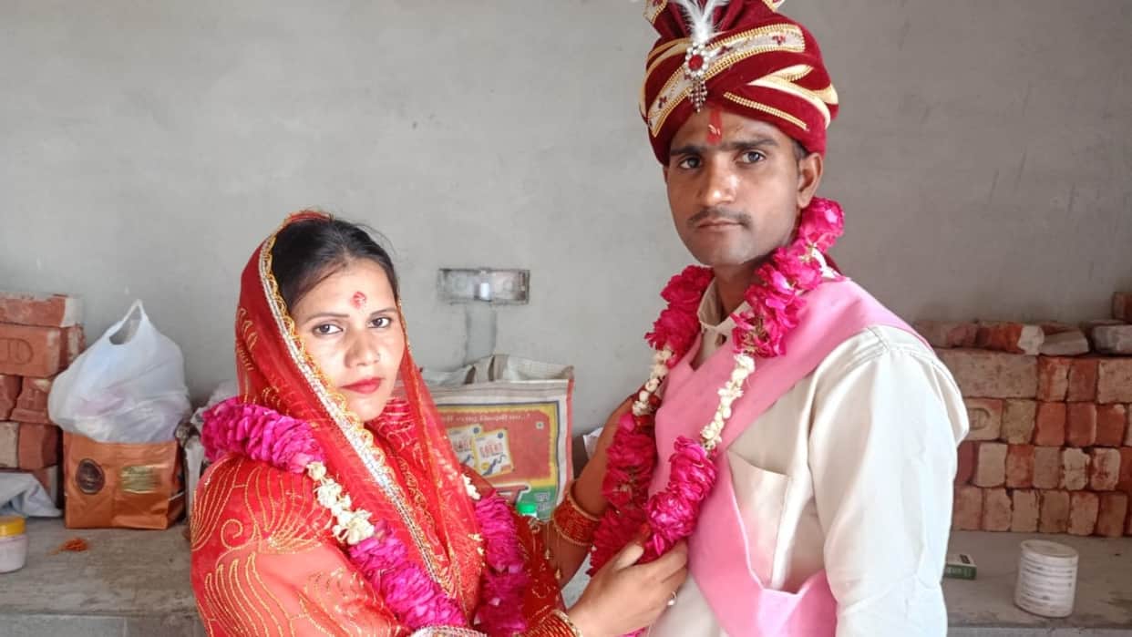 Shahjahan Bano becomes Pratiksha for love ties the knot with lover Pawan in Bareilly