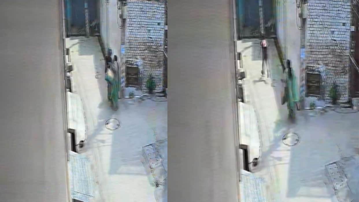 CCTV footage of chain-snatching incident involving woman in Ghaziabad has surfaced