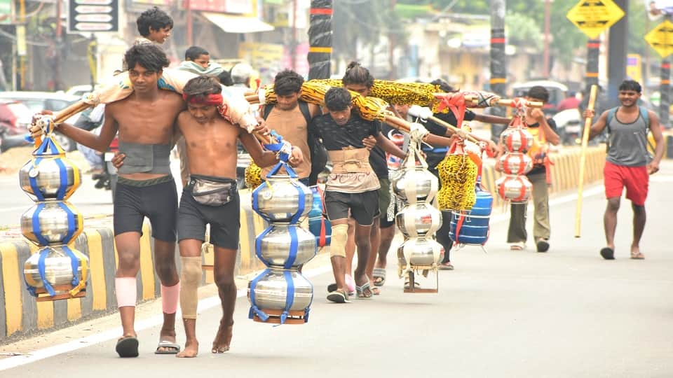 Meerut Weather Today: Humid heat causes distress, adding to the woes of Kanwar pilgrims