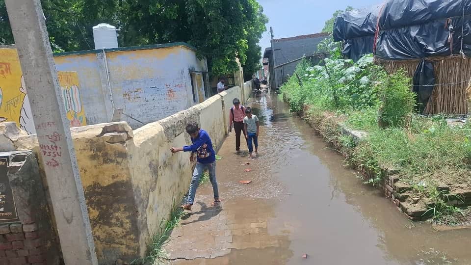 Trouble due to dirty water on the road