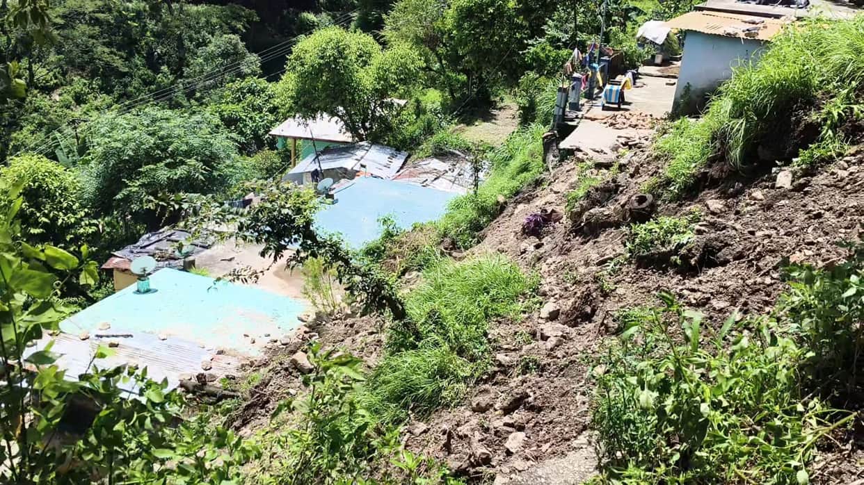 Tehri News Landslide in Muyal village due to heavy rain  residents fled their homes for safer locations