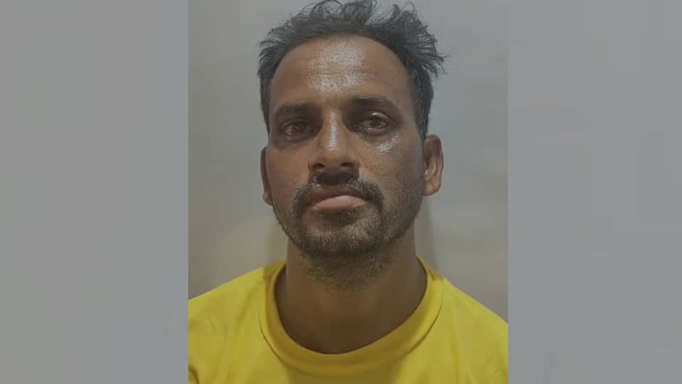 Kanpur Dehat: Miscreants assaulted a businessman and robbed him of cash and his motorcycle