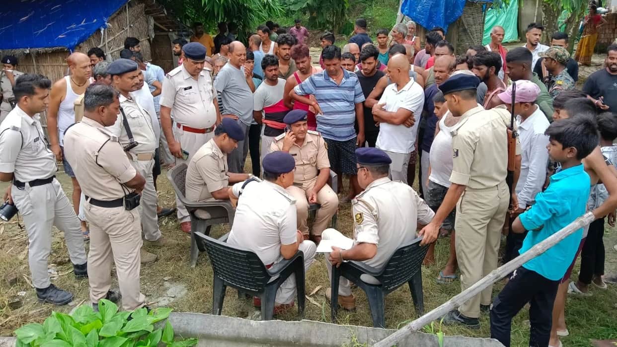 Bihar Man murdered by throat slitting in Hajipur vaishali News murder case