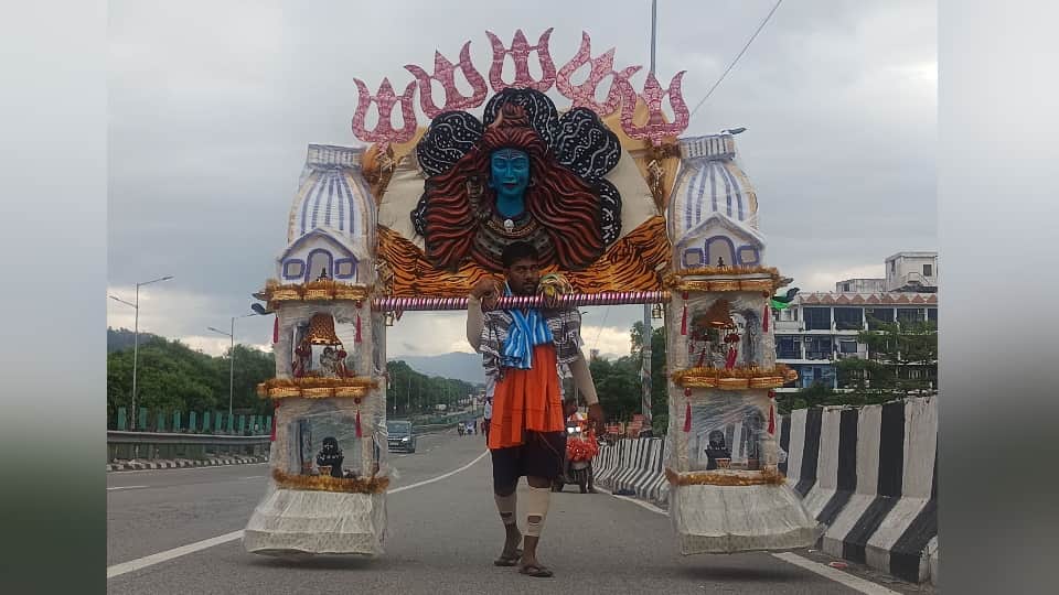 Kanwar Yatra 2026 Over 7 million devotees have collected ganga water magnificent Kanwars are drawing attention