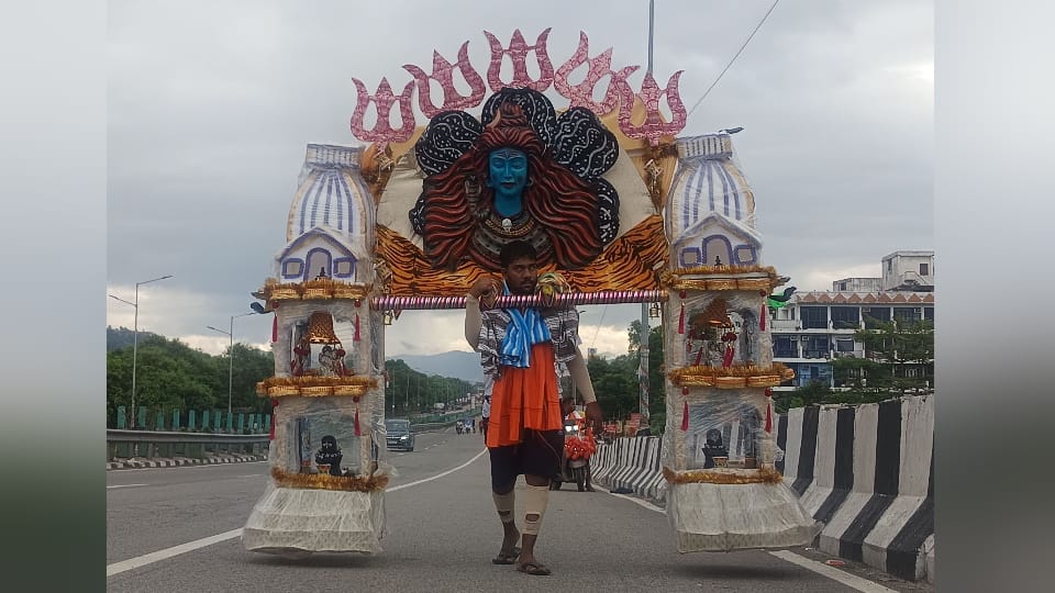 Kanwar Yatra 2026 Over 7 million devotees have collected ganga water magnificent Kanwars are drawing attention