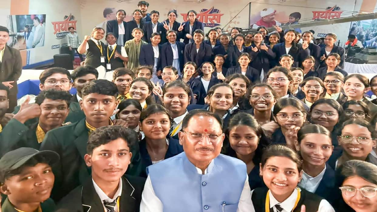 CM Sai told NEET toppers: Become not only good doctors but also sensitive human beings; shared the vision of a