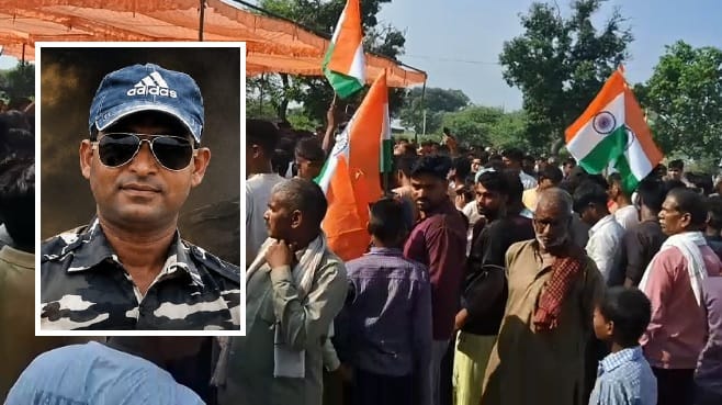 मुकेश कठेरिया की फाइल फोटो और अंतिम दर्शन के लिए उमड़ी भीड़
