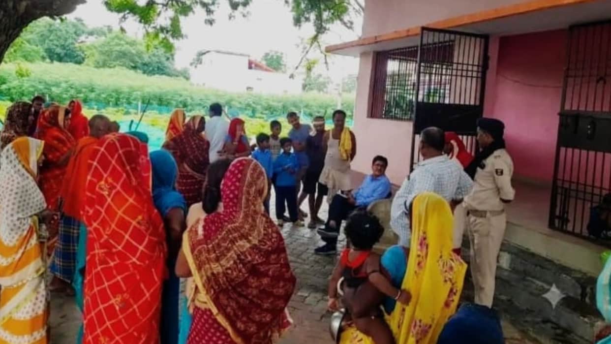 Anganwadi Turned Snake Pit Forest Department Raids Bihar Center After Venomous Cobras Found Trapped in Pots