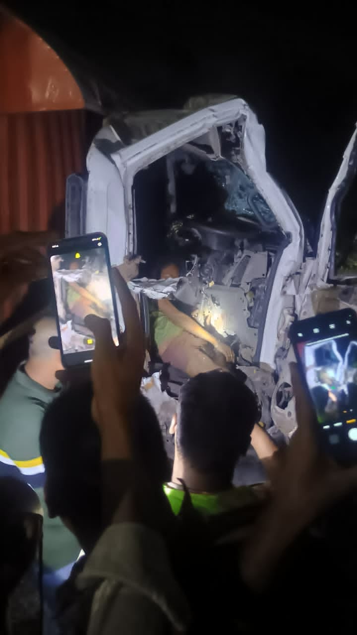 Trailer Rams Into Parked Truck in Naubasta, Driver Dies After Being Trapped in Cabin