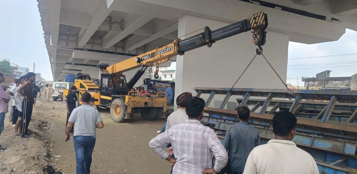 Haridwar: फ्लाईओवर के नीचे लोहे का गाटर गिरने से दो कांवड़ यात्रियों की मौत; गंगाजल लेकर लौट रहे थे दोनों