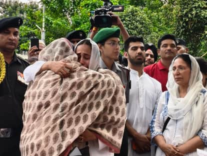 Indore Major Hamza laid to rest with military honors patriotic slogans raised at the funeral procession