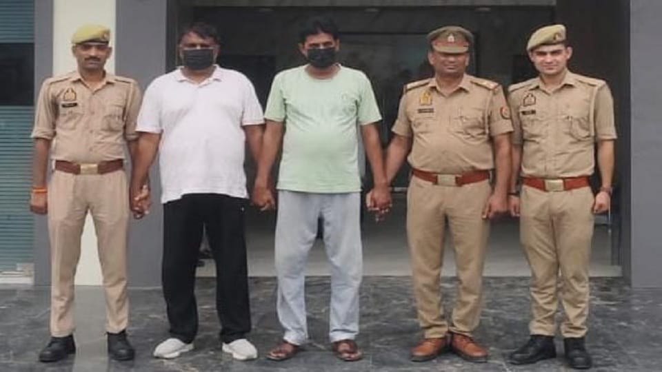 पुलिस की गिरफ्त में आरोपी