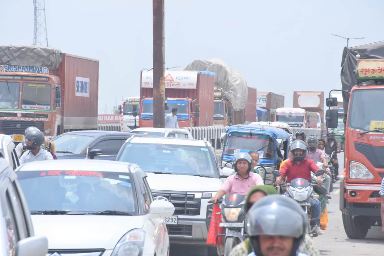Traffic Diversion on Ramadevi Highway for Kanwar Yatra, Long Queues of Vehicles