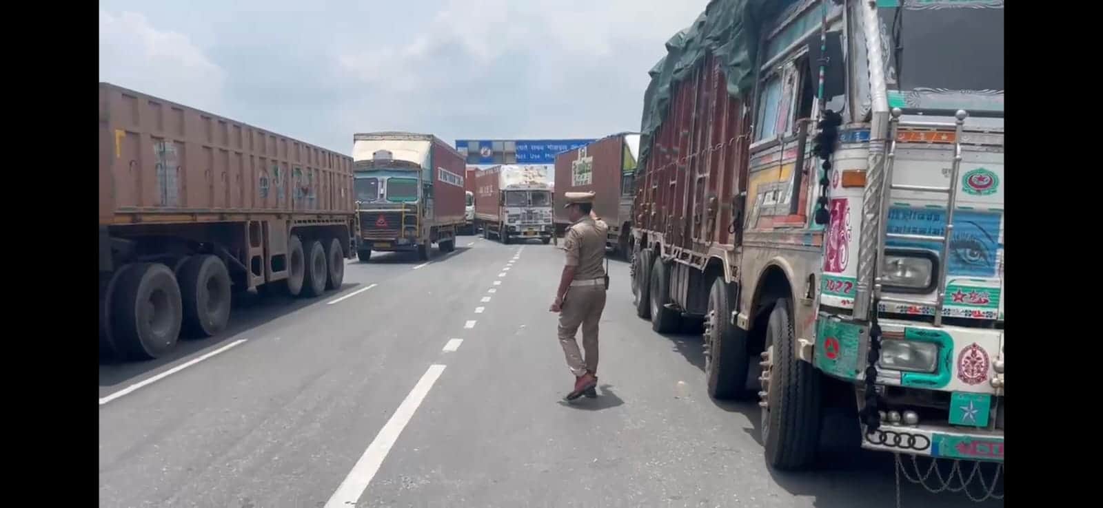 Traffic Diversion on Ramadevi Highway for Kanwar Yatra, Long Queues of Vehicles