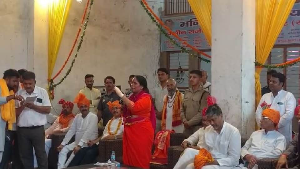 Sadhvi Prachi made controversial statement against young women who used abusive language towards  PM Modi