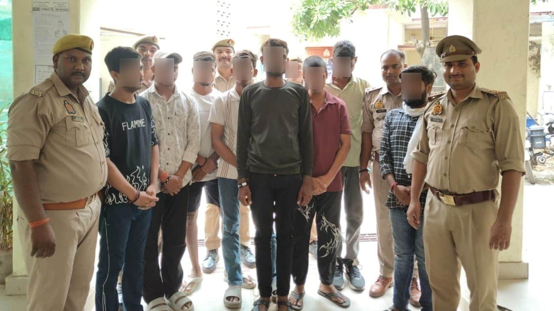 दशाश्वमेध थाने की पुलिस ने की कार्रवाई।