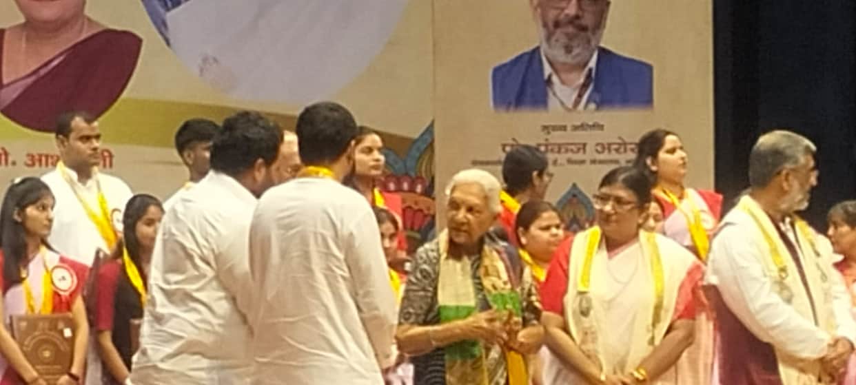 Agra University Convocation LIVE: Governor Anandiben Patel to Honour Meritorious Students With Medals and Degr