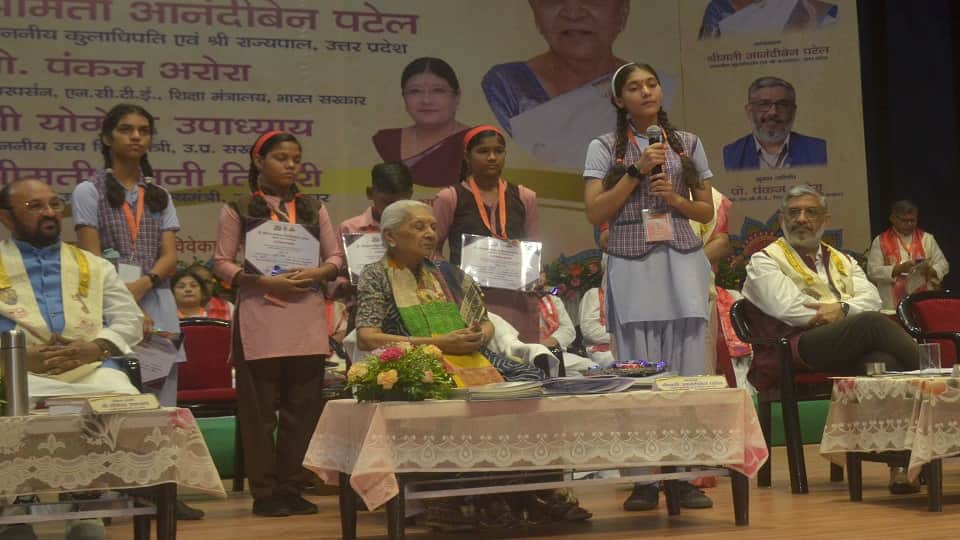 Governor Anandiben Patel stated that only one or two percent educated those protesting at Jantar Mantar