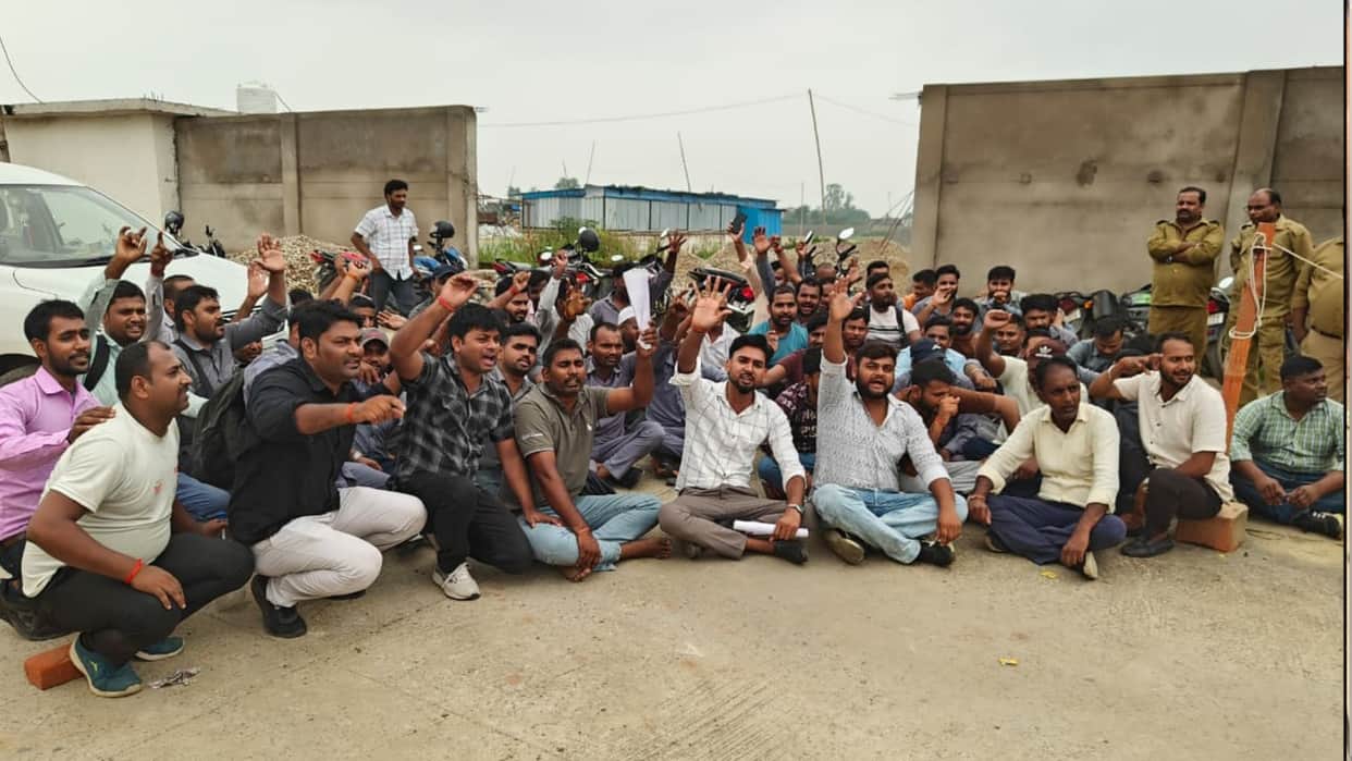 City bus conductors in Gorakhpur staged a protest and put forward this demand.
