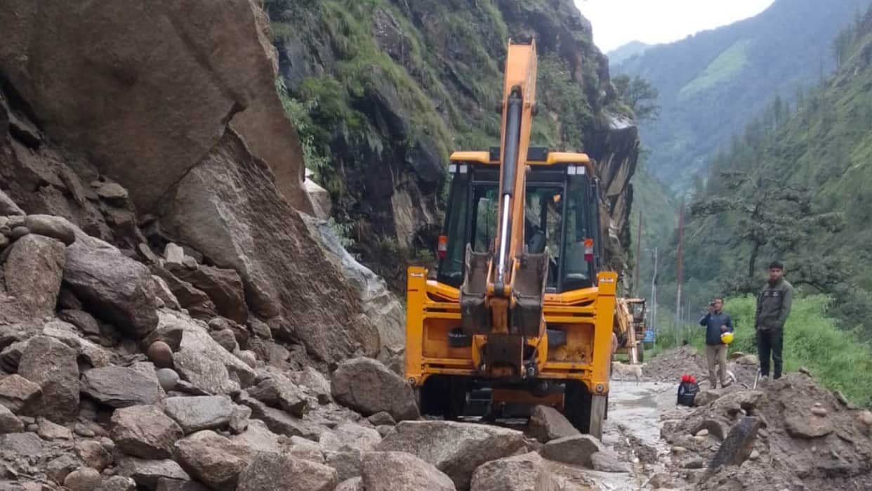 Yamunotri Gangotri National Highways Blocked Due to Landslides Road Clearance Underway Uttarakhand weather