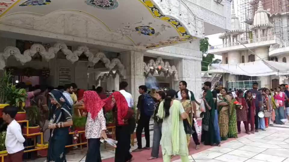 First Monday of Sawan: Devotees Flock to Shiva Temples Across Western Uttar Pradesh
