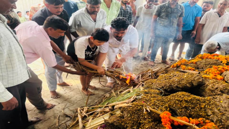 Meerut: PAC Jawan Dies by Suicide Amid Debt and Depression, Cremated with Guard of Honour