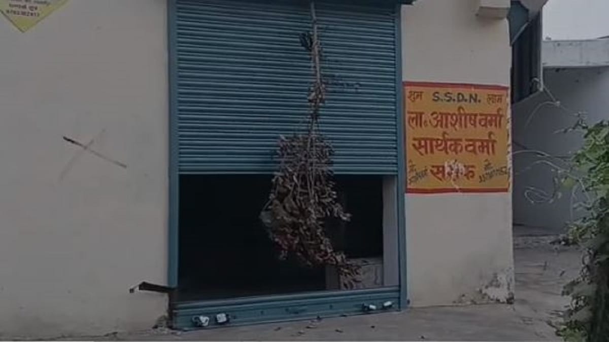 Shahjahanpur News: थाने से 500 मीटर की दूरी पर तीन दुकानों में चोरी, शटर काटकर चोरों ने की वारदात