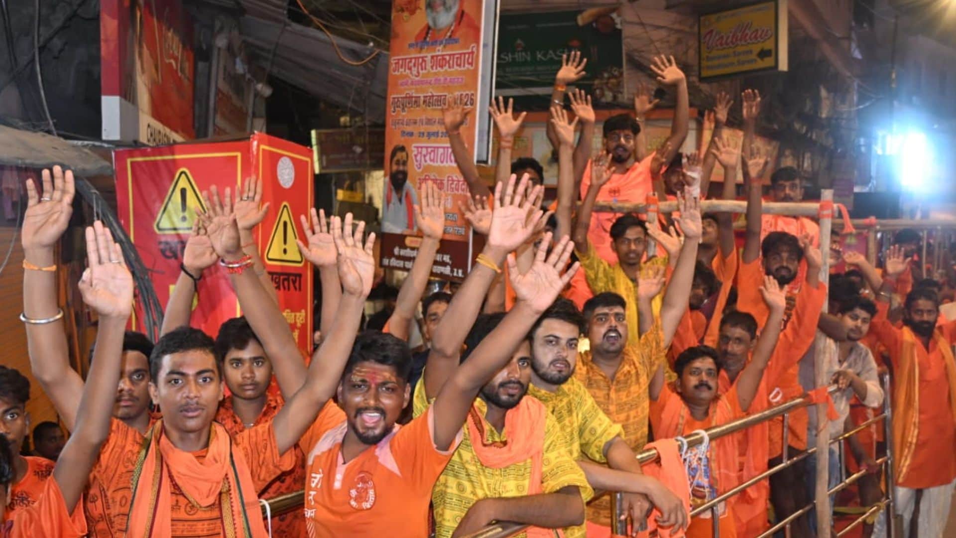 Sawan Somwar 2026 devotees performed Jalabhishek at Kashi Vishwanath Temple and  Shiva temples in varanasi