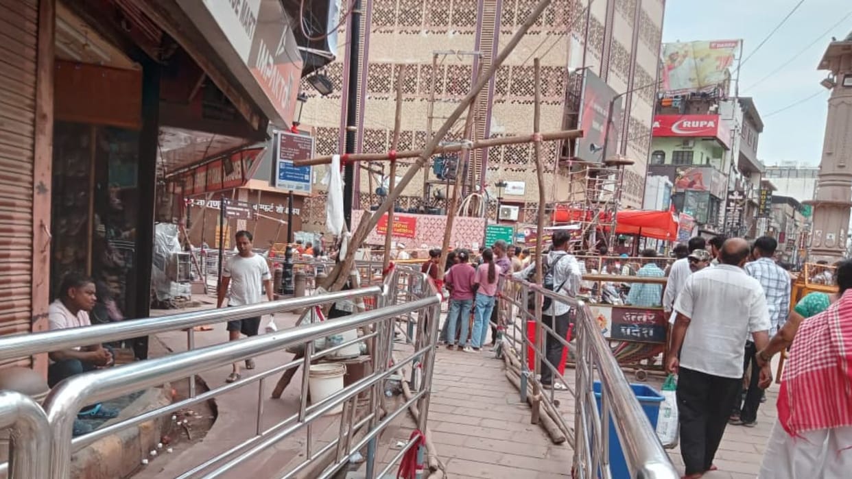 Kashi Vishwanath Temple Assault over objection touting Sparsh Darshan victim suffers severe eye injury FIR