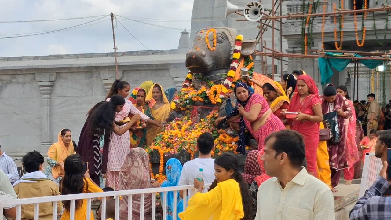 Etawah-Kedareshwar-Temple-Sawan-First-Monday-Special-Havan