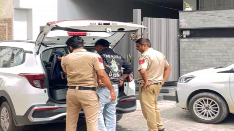 30 crore recovered from a businessman house in Khanna