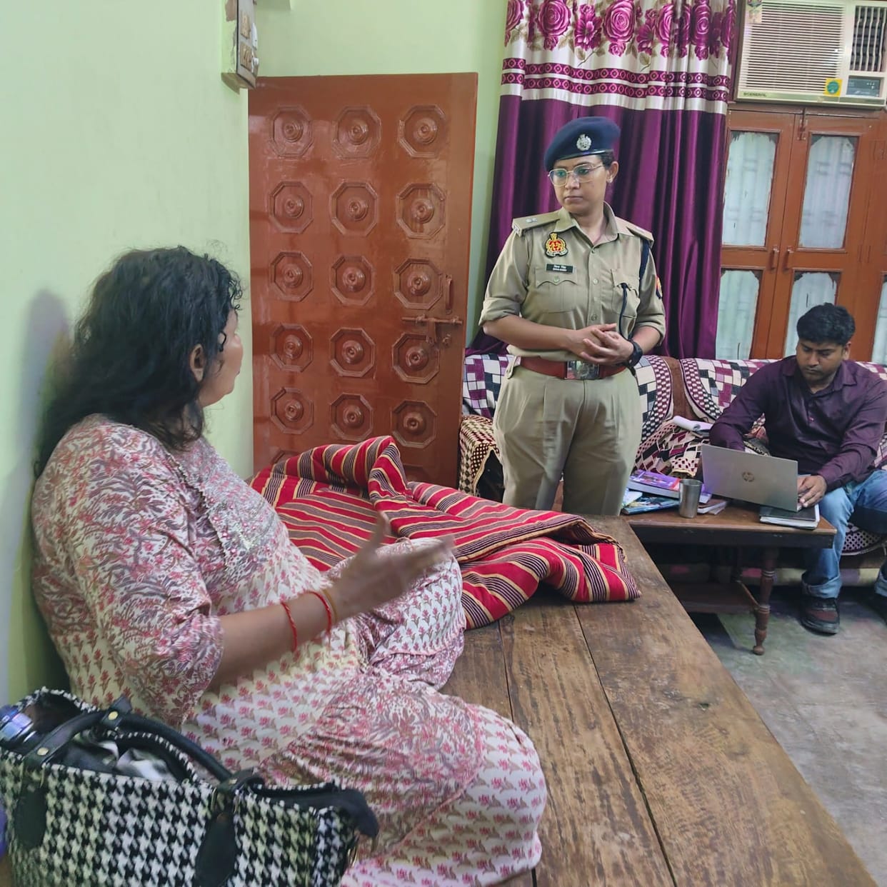 Armed Robbers Loot Cash and Jewellery from House in Shyam Nagar