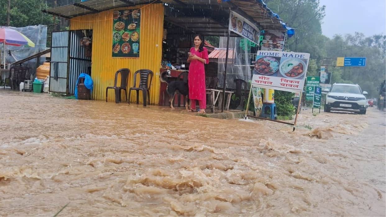 himachal weather yellow alert heavy rain mandi highway jataun barrage