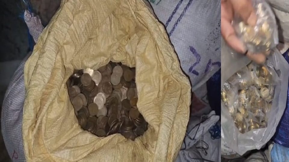 Black marketing of coins in Hathras