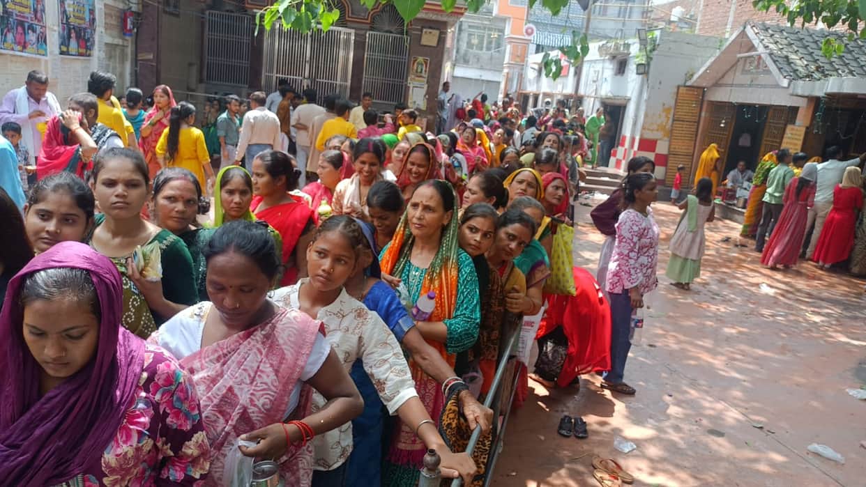 Heavy Rush of Devotees at Pandaveshwar Nath Temple on First Sawan Monday