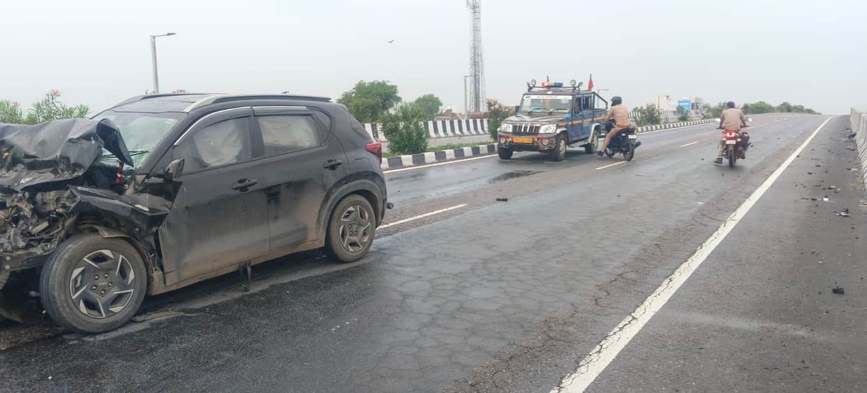 Three Injured as Car Crashes on Pirona Overbridge, One Critical