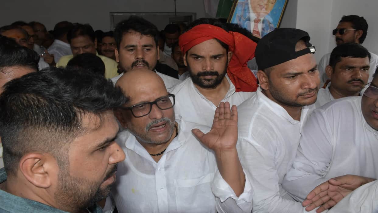 Prayagraj: Congress leader clashes with state party president Ajay Rai after his name is not mentioned from