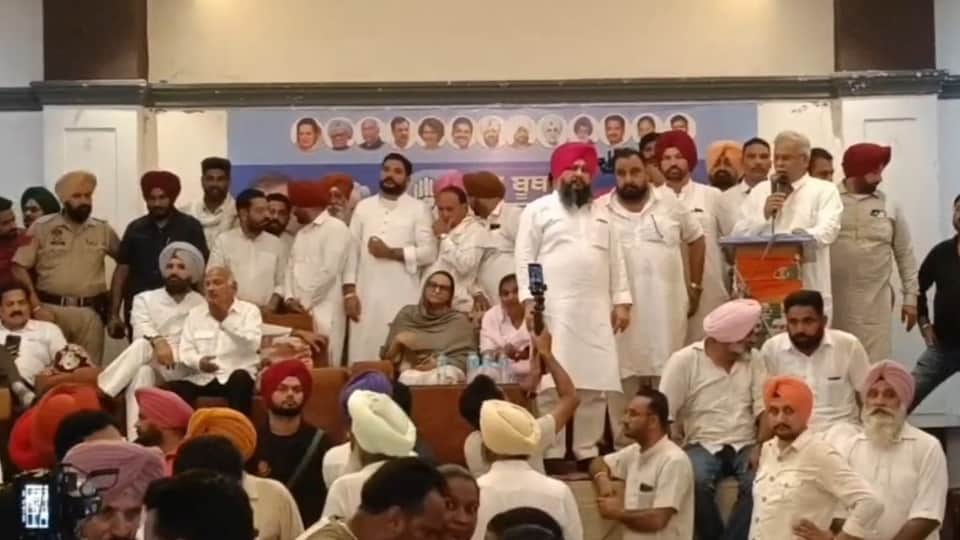 Rift in Punjab Congress charanjit Channi slogans raised at Raja Warring meetings in barnala mansa