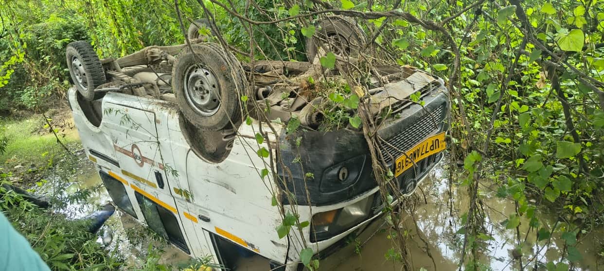 Kanpur-Dehat-School-Van-Accident-Eight-Children-Injured