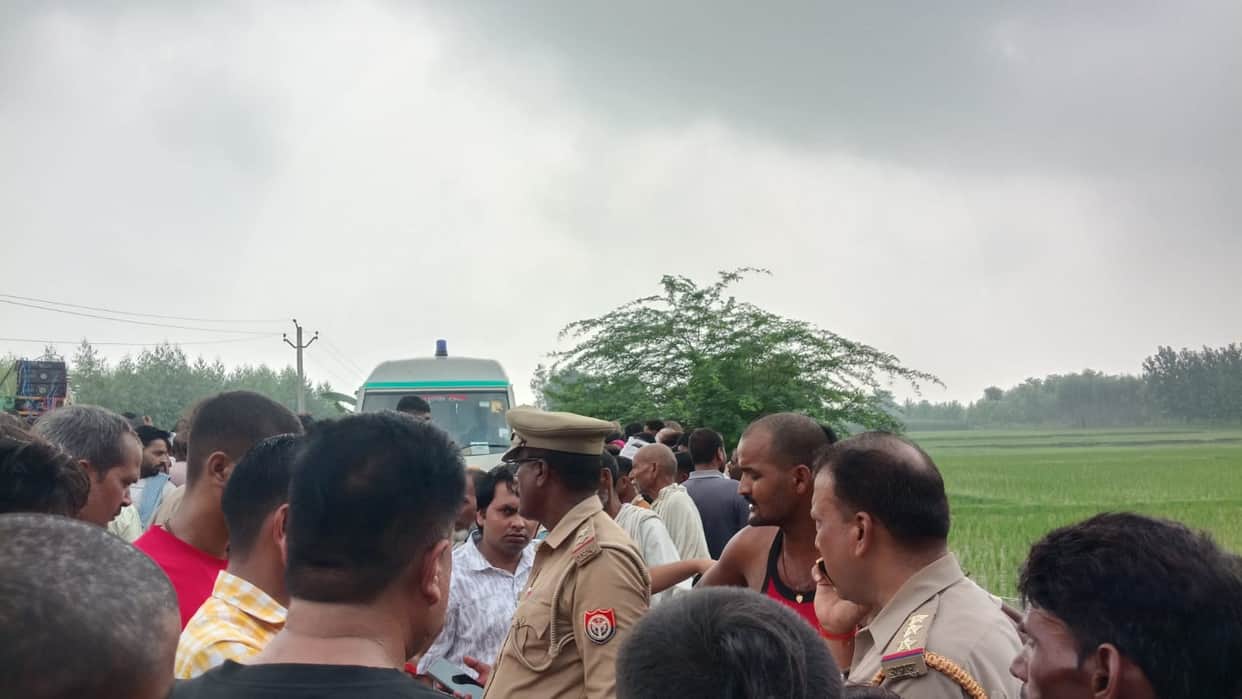 Sitapur: Kanwariyas carrying Kanwar came in contact with a high-tension line, two died tragically; three were
