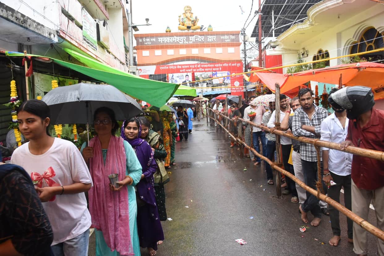 UP: Today is the first Monday of Sawan, with devotees thronging Shiva temples since morning