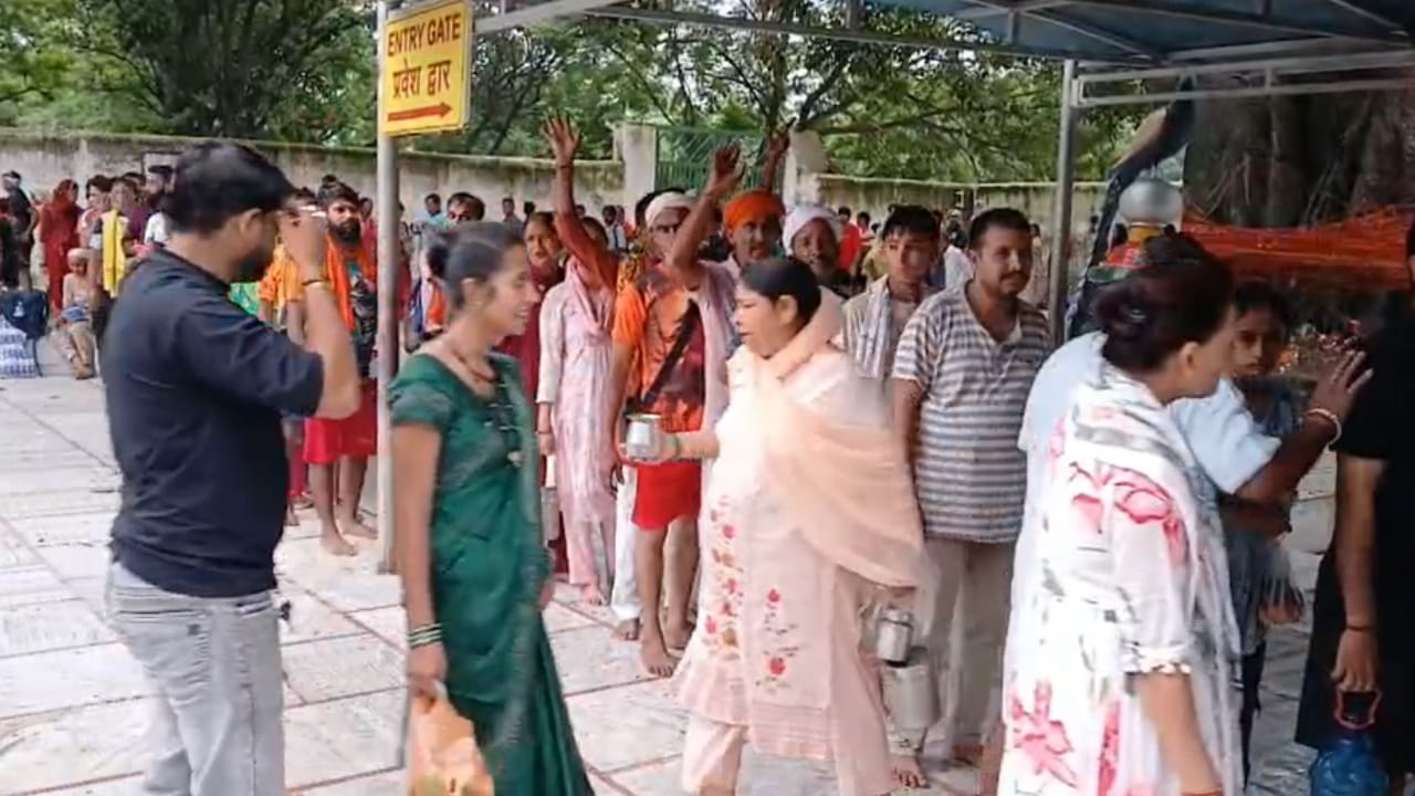 Sawan Somwar First Monday Huge Rush of Devotees at Haridwar and Rishikesh Shiva Temples Shivalay
