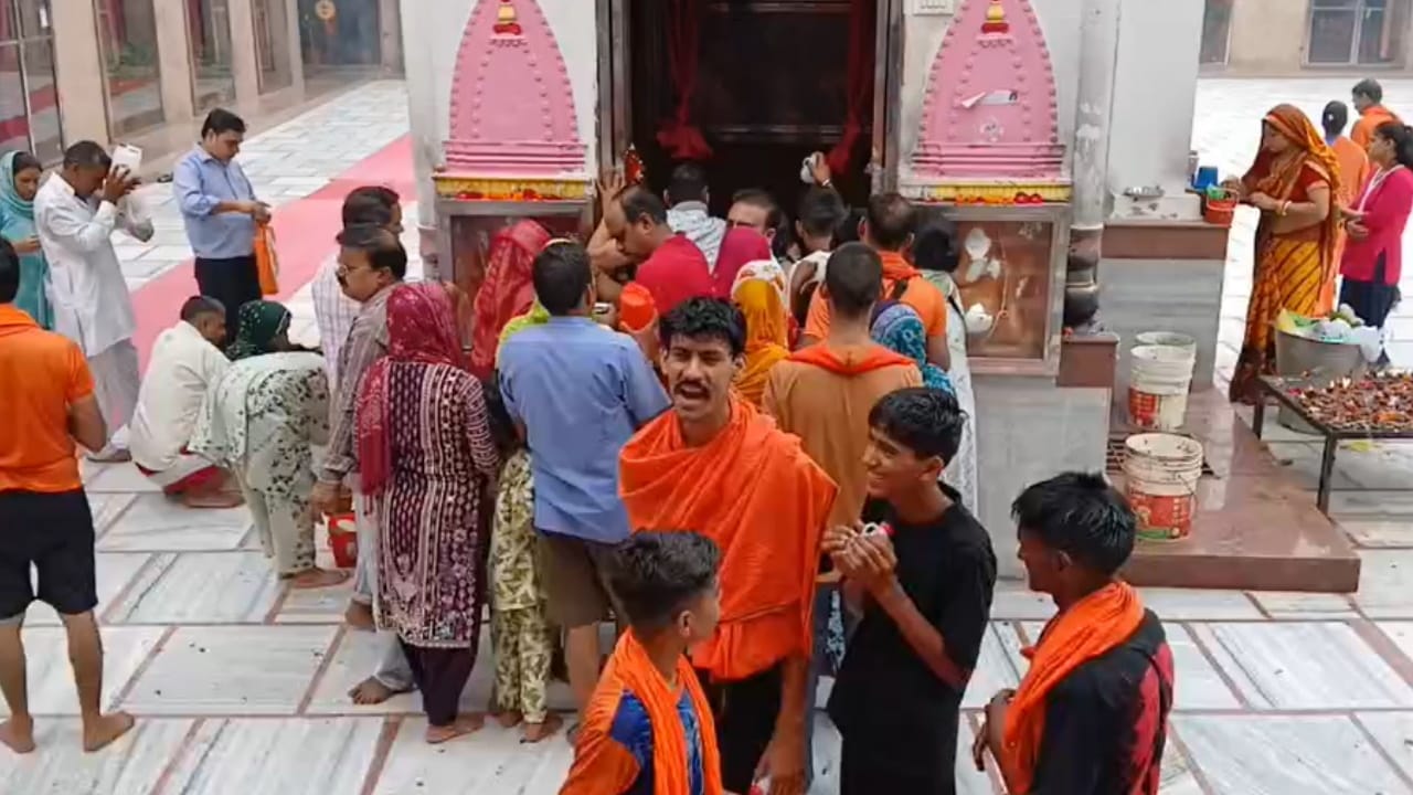 Sawan Somwar First Monday Huge Rush of Devotees at Haridwar and Rishikesh Shiva Temples Shivalay