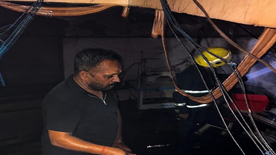 Fire broke out in the basement of a makeup boutique in Arya Samaj Mandir Gali Rudrapur