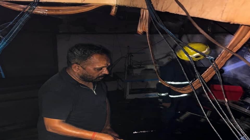 श्रृंगार बुटीक के बेसमेंट में लगी आग