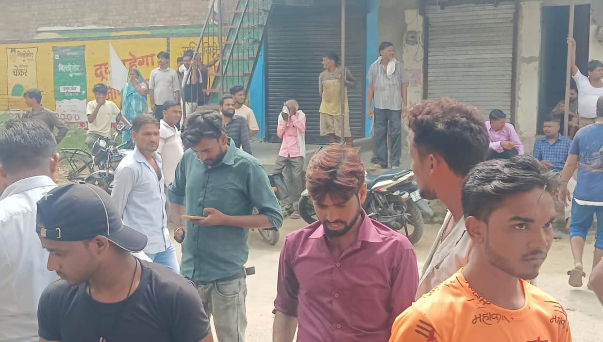 Unidentified Man Found Dead in Roadside Drain in Farrukhabad