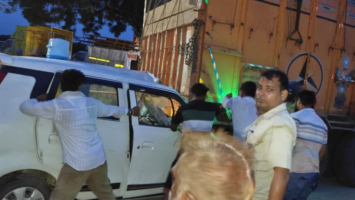 road accident in jaunpur Two people killed in car accident on Varanasi-Jaunpur highway
